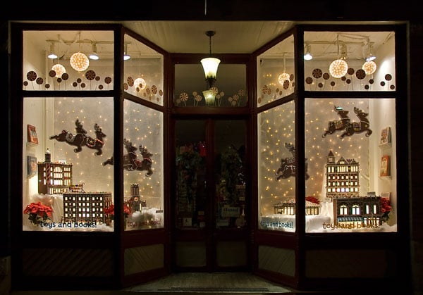 visual merchandising pufferbellies holiday windows