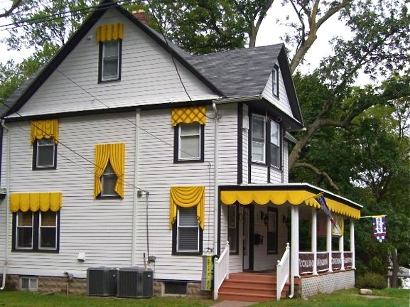 making store exterior standout