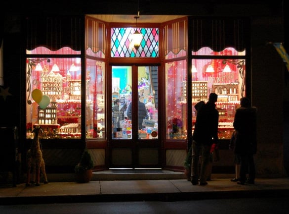 holiday window displays