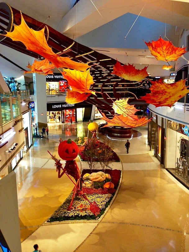 halloween mall displays