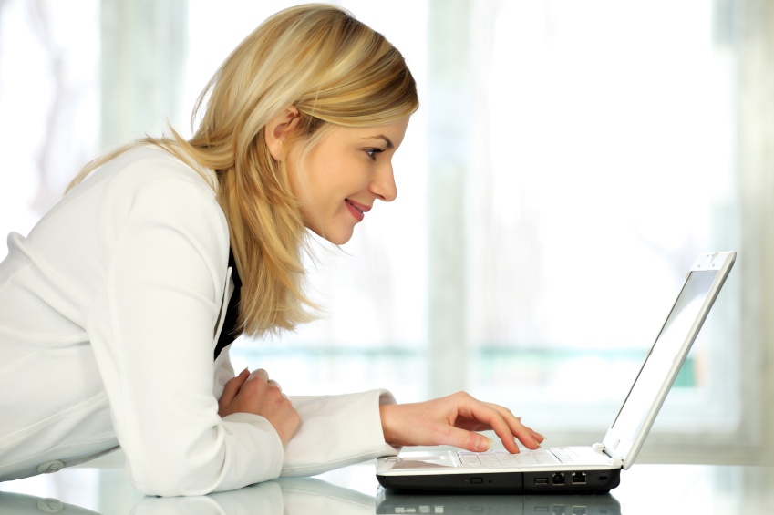 iStock_000009040043_Small-woman-computer