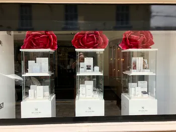 Retail store window display