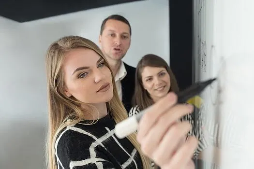 3 Salespeople listing benefits